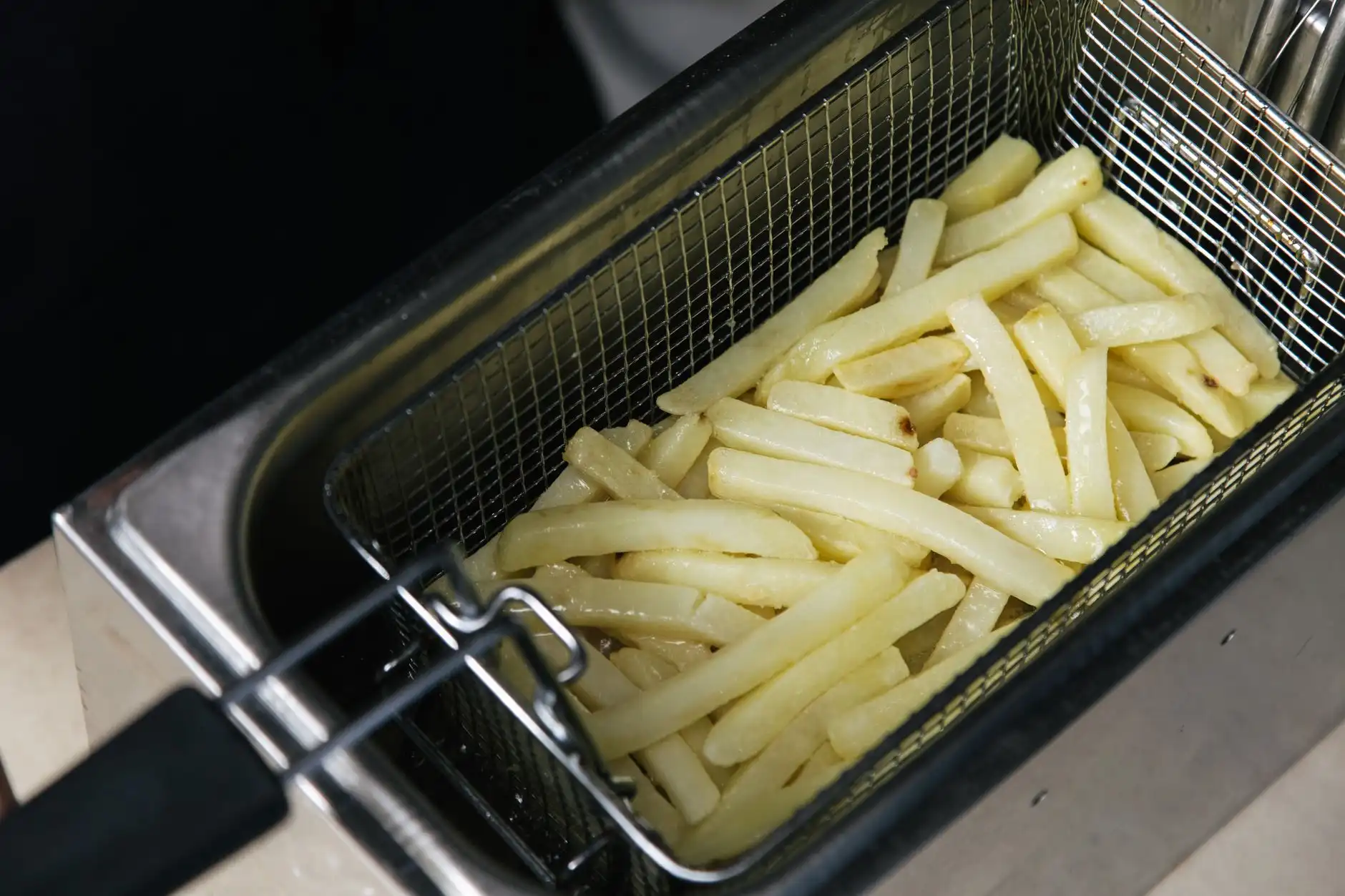 济宁艺祥石雕厂园林石雕制品的选材对比与工艺解析